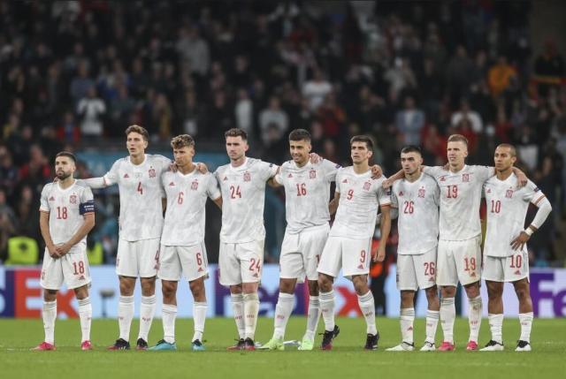 西班牙倒在自己最好的比赛后，带着遗憾和希望离开